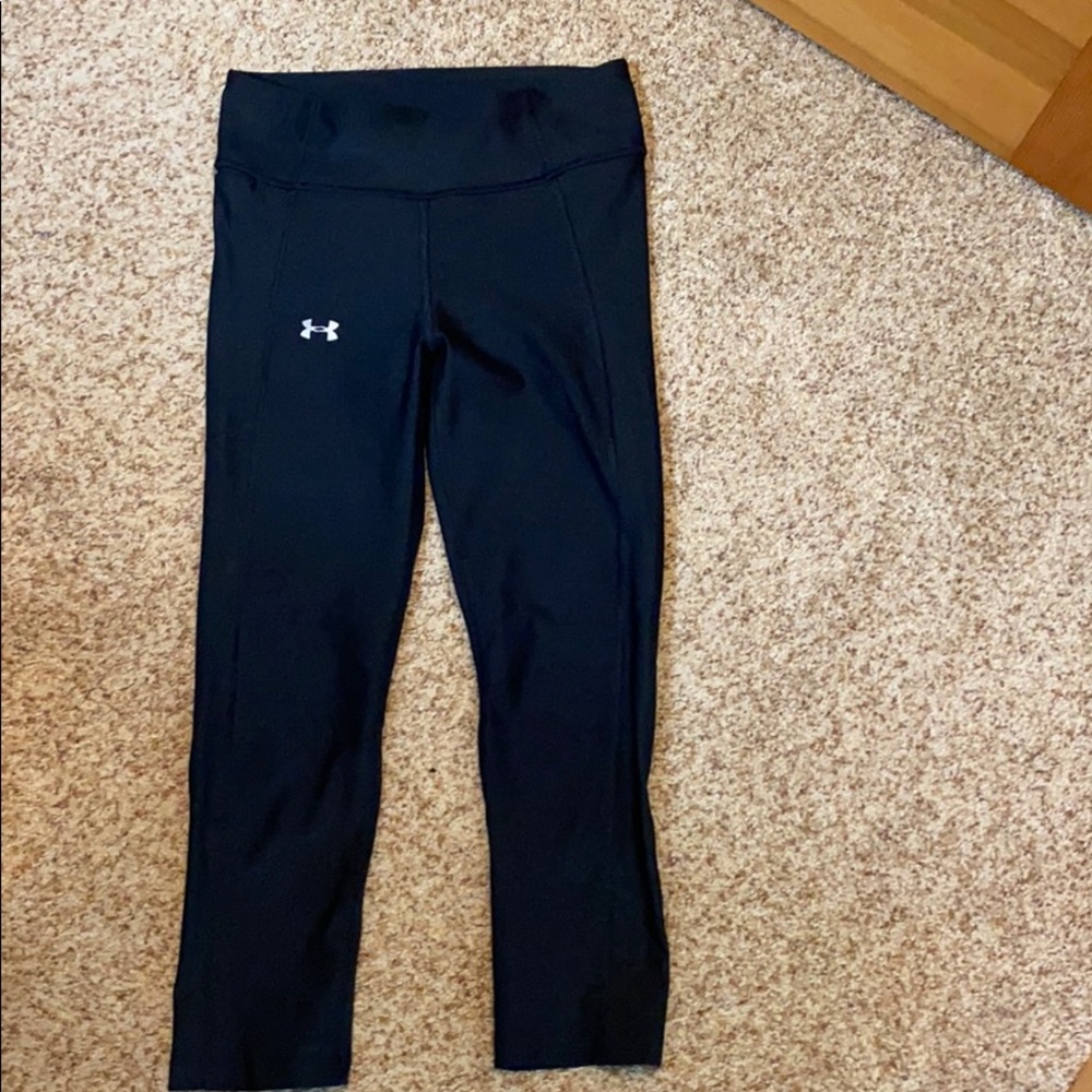 Under Armour black Capri